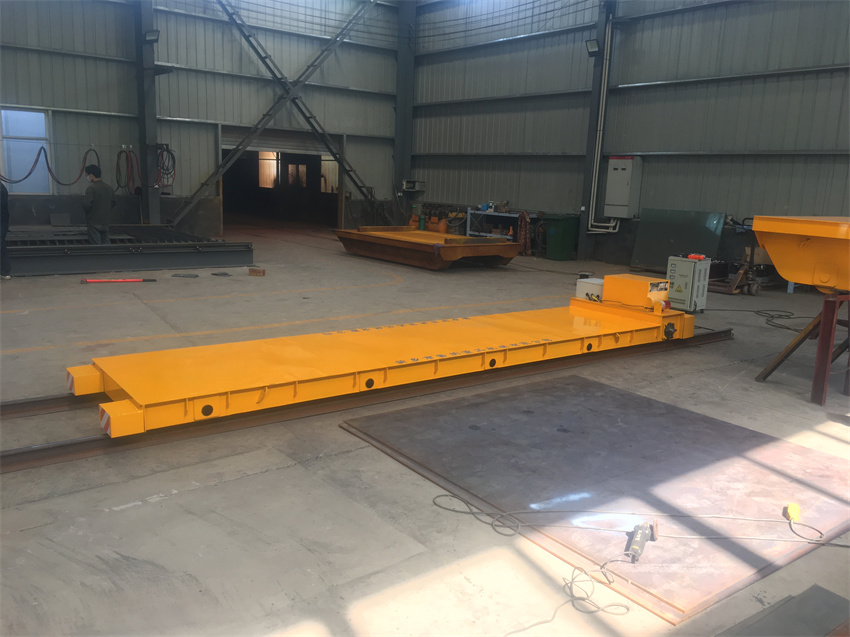 低壓軌道供電超低車(chē)身平板車(chē)04